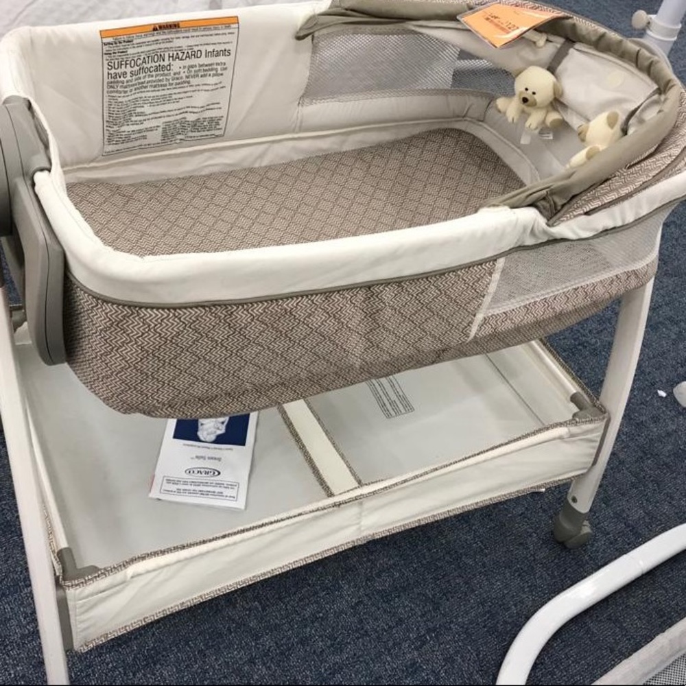 Graco Bassinet - Picture 2 of 2